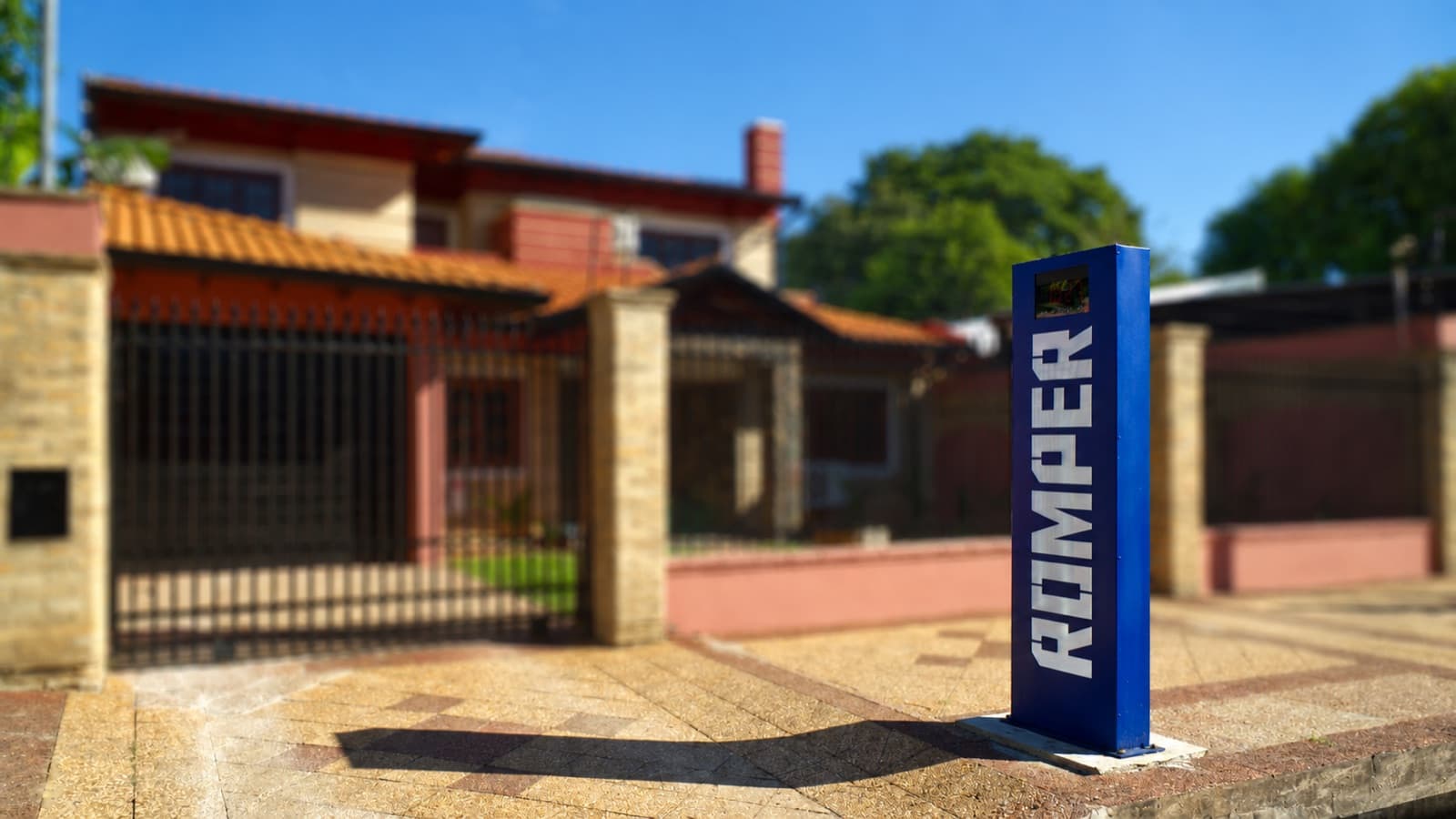 Fachada da sede do Grupo Romper