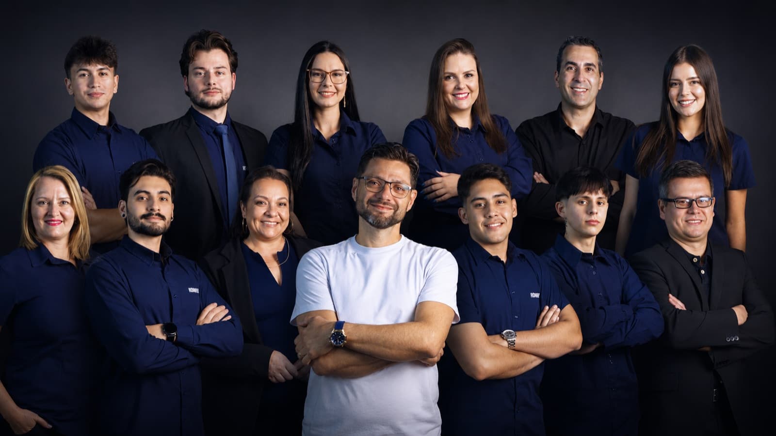 O time da Romper reunido na recepção da sede.